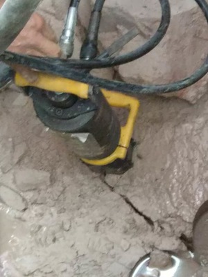 金屬礦開(kāi)采利器 高效劈裂機(jī)引領(lǐng)行業(yè)變革，山西中德科工專(zhuān)業(yè)批發(fā)